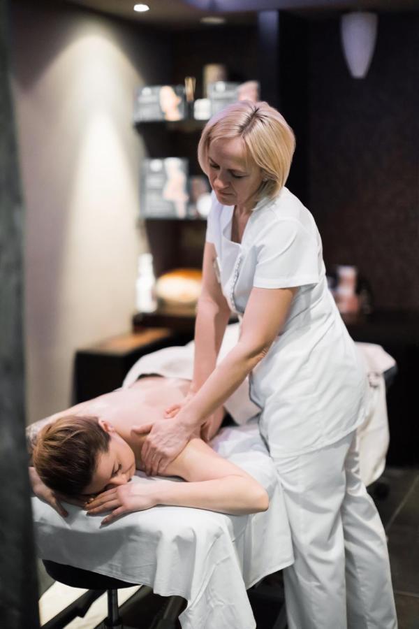 Hotel Aleksander Medical & Spa ロガシュカ・スラティナ エクステリア 写真
